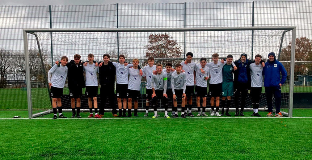 LSF U17 stormer til tops
