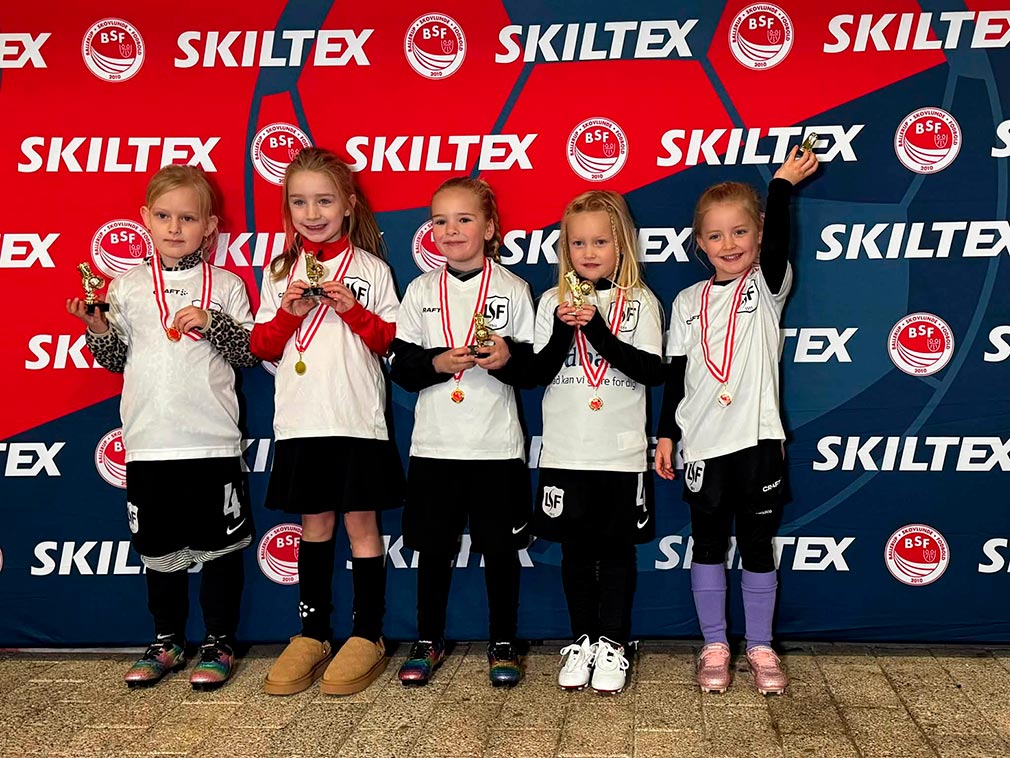 U6 piger til BSF stævne