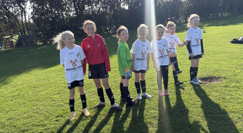 U9-pigerne kæmpede sig igennem blæsevejret i dag